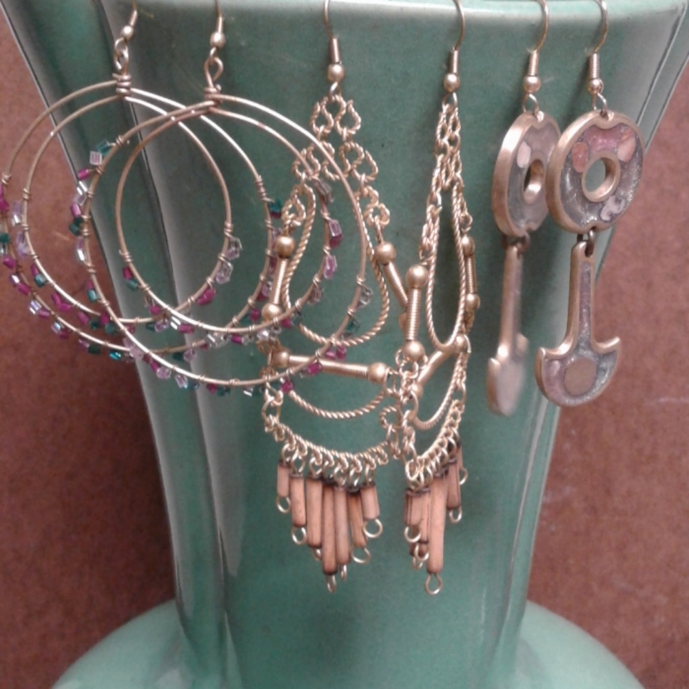 "SOLD"       Shoulder duster earings